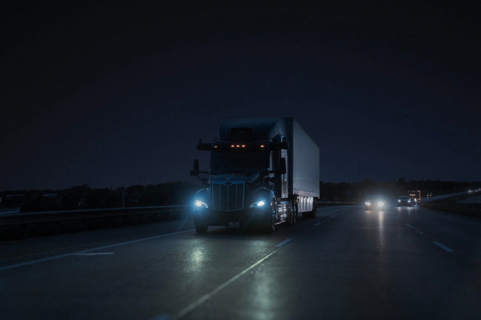 Its next big challenge is rain. Aurora autonomous trucks are now driving at night.