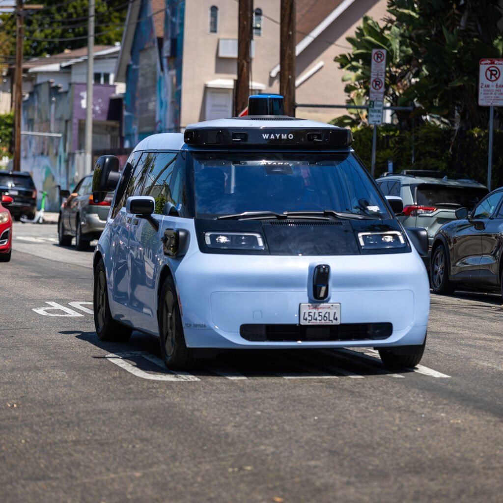 May Mobility heads to Nasdaq at $1.4B: the robotaxi business race