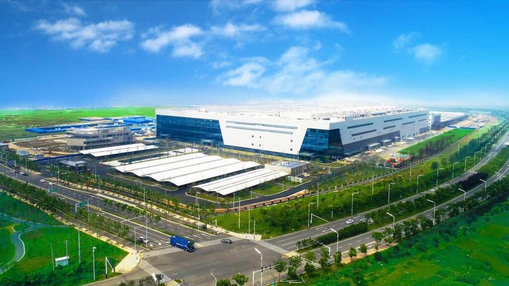 China’s CXMT will supply LPDDR6 memory for Xiaomi’s upcoming flagship foldable, marking a major step for China’s semiconductor industry.