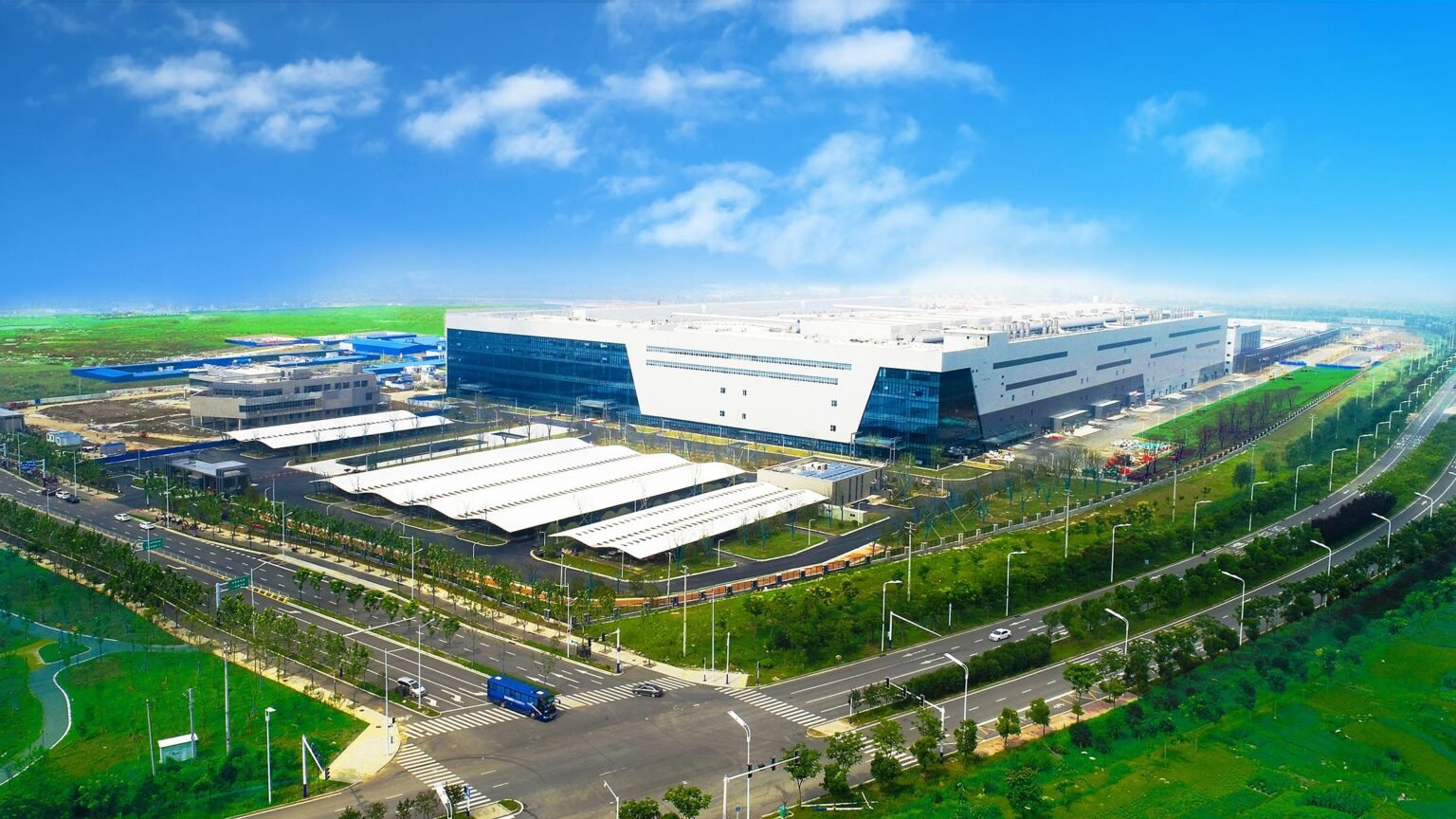 China’s CXMT will supply LPDDR6 memory for Xiaomi’s upcoming flagship foldable, marking a major step for China’s semiconductor industry.