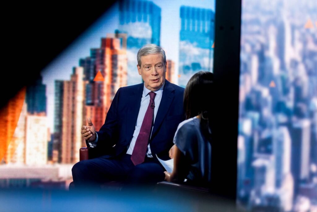 Billionaire Uses AI to Help Write Wall Street Journal Op-Ed, Igniting a New Debate Over Authorship and Trust Stanley Druckenmiller discusses the use of AI in his Wall Street Journal opinion article