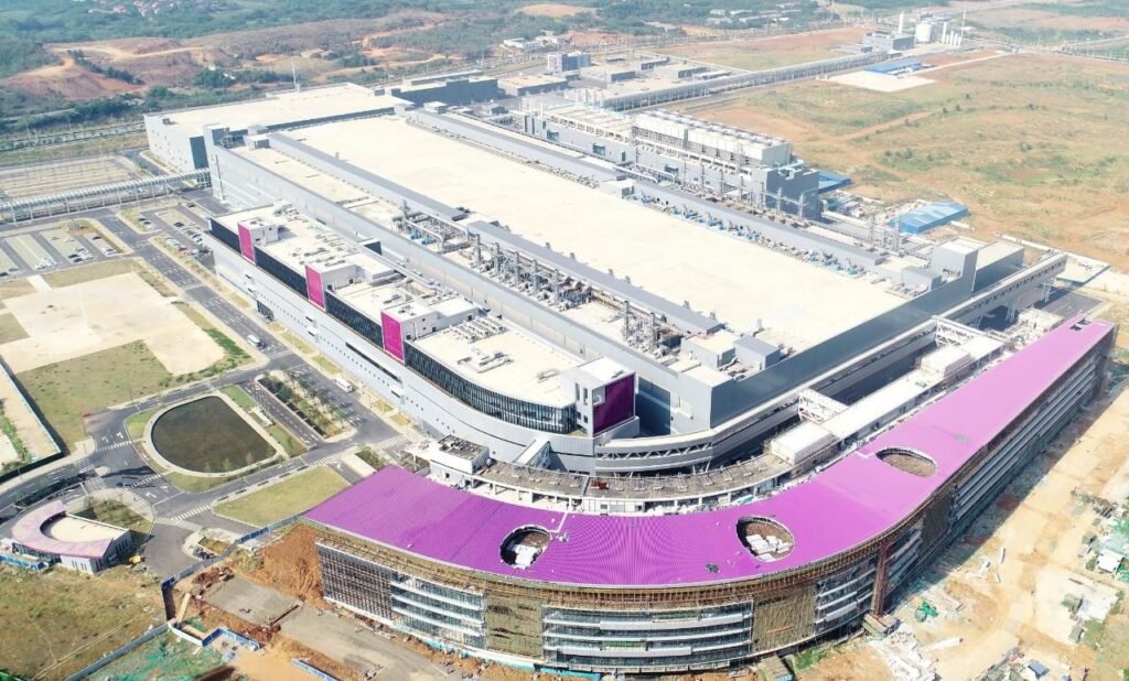 Description: China’s YMTC is targeting the top spot in global NAND memory by 2027 after reaching third place with a 14% shipment share.