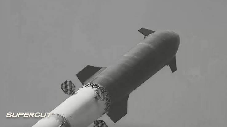 SpaceX Starship Flight 14 launching toward orbit