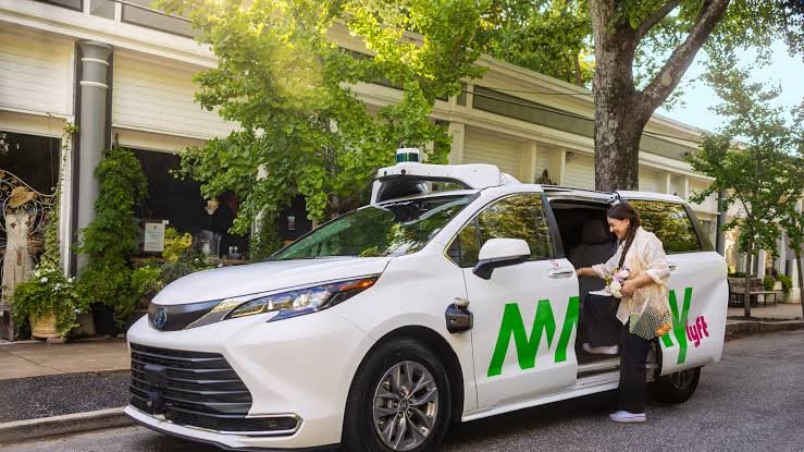 May Mobility autonomous vehicle used for passenger ride-hailing.