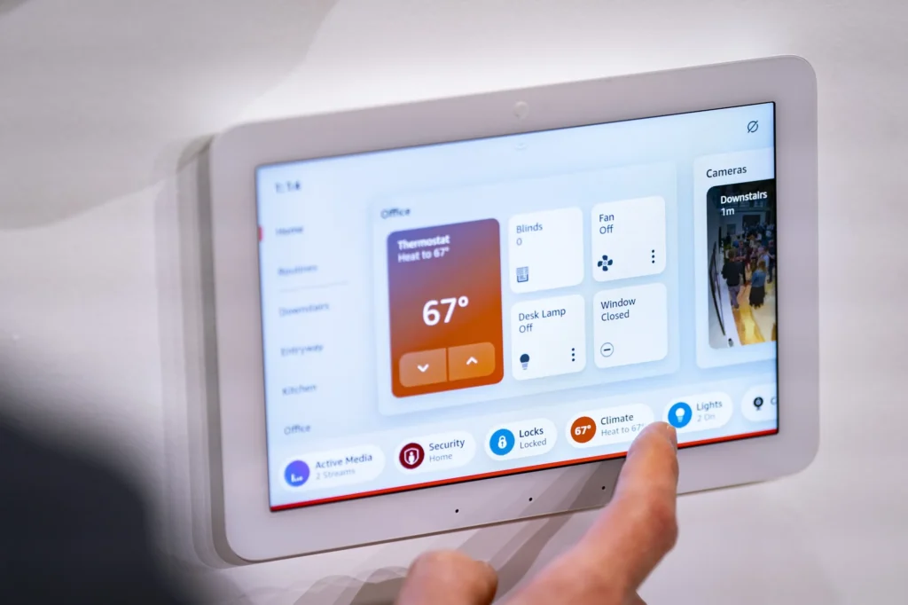 Apple J490: New Siri AI Smart-Home Hub Reportedly Coming October 13 Apple J490 smart home hub with display and Siri AI