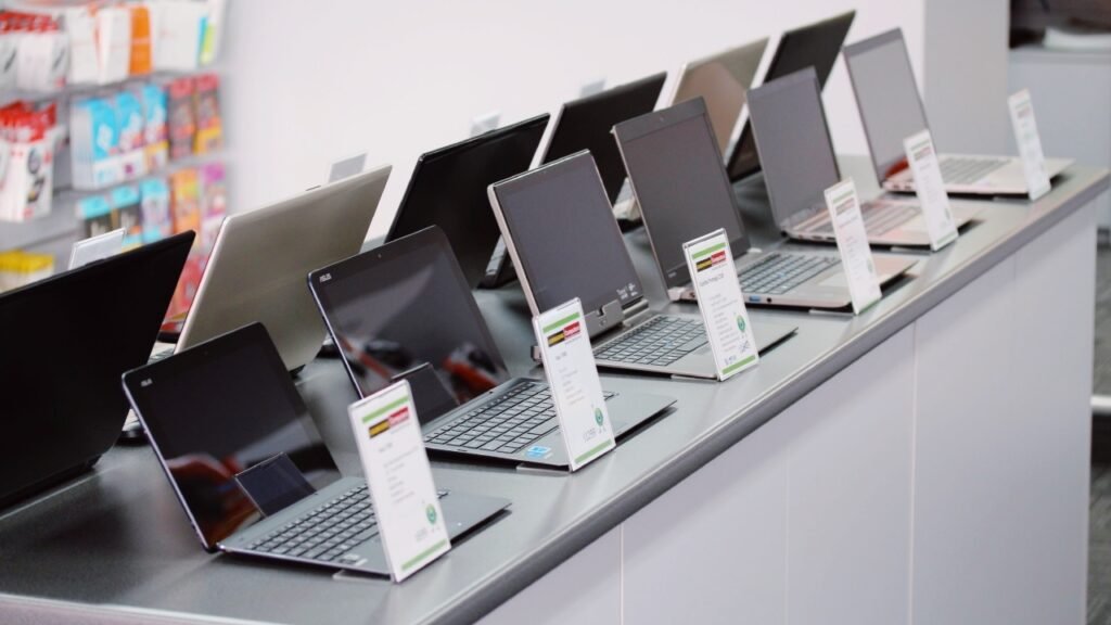 Lenovo retained the top position, shipping approximately 15 million PCs and holding 27.1% of the market. Its shipments fell 22.4% year over year.